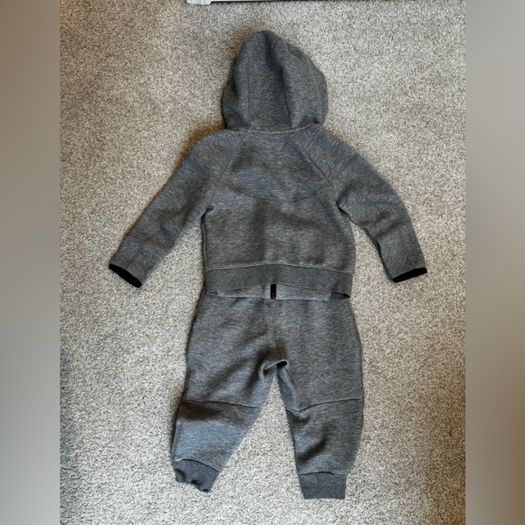 Nike Sweatsuit - Picture 4 of 4